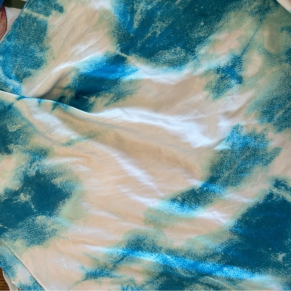 Two silk scarfs - Picture 3 of 3